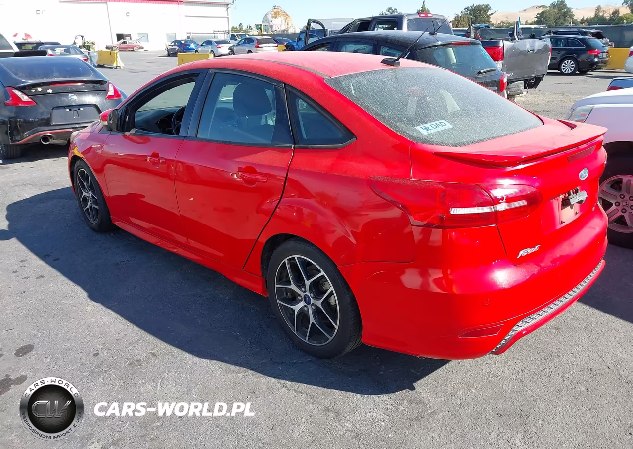 2015 Ford Focus Se VIN:1FADP3F23FL324404 - 3