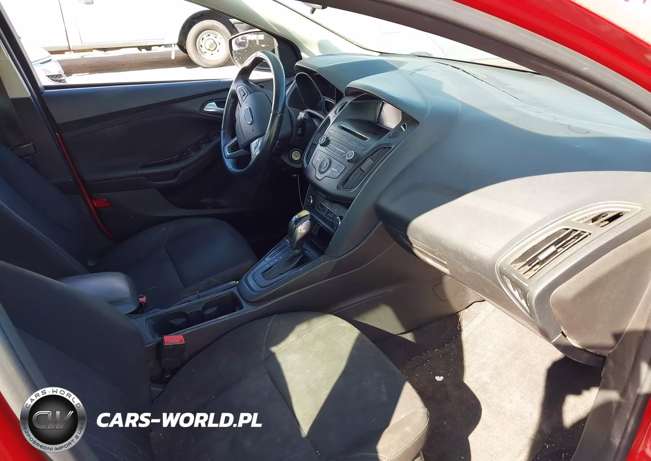 2015 Ford Focus Se VIN:1FADP3F23FL324404 - 5