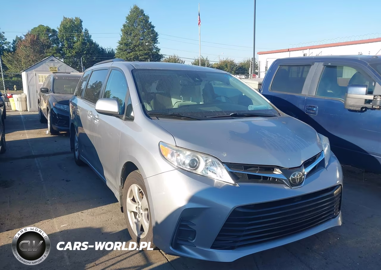 2018 Toyota Sienna Le 8 Passenger