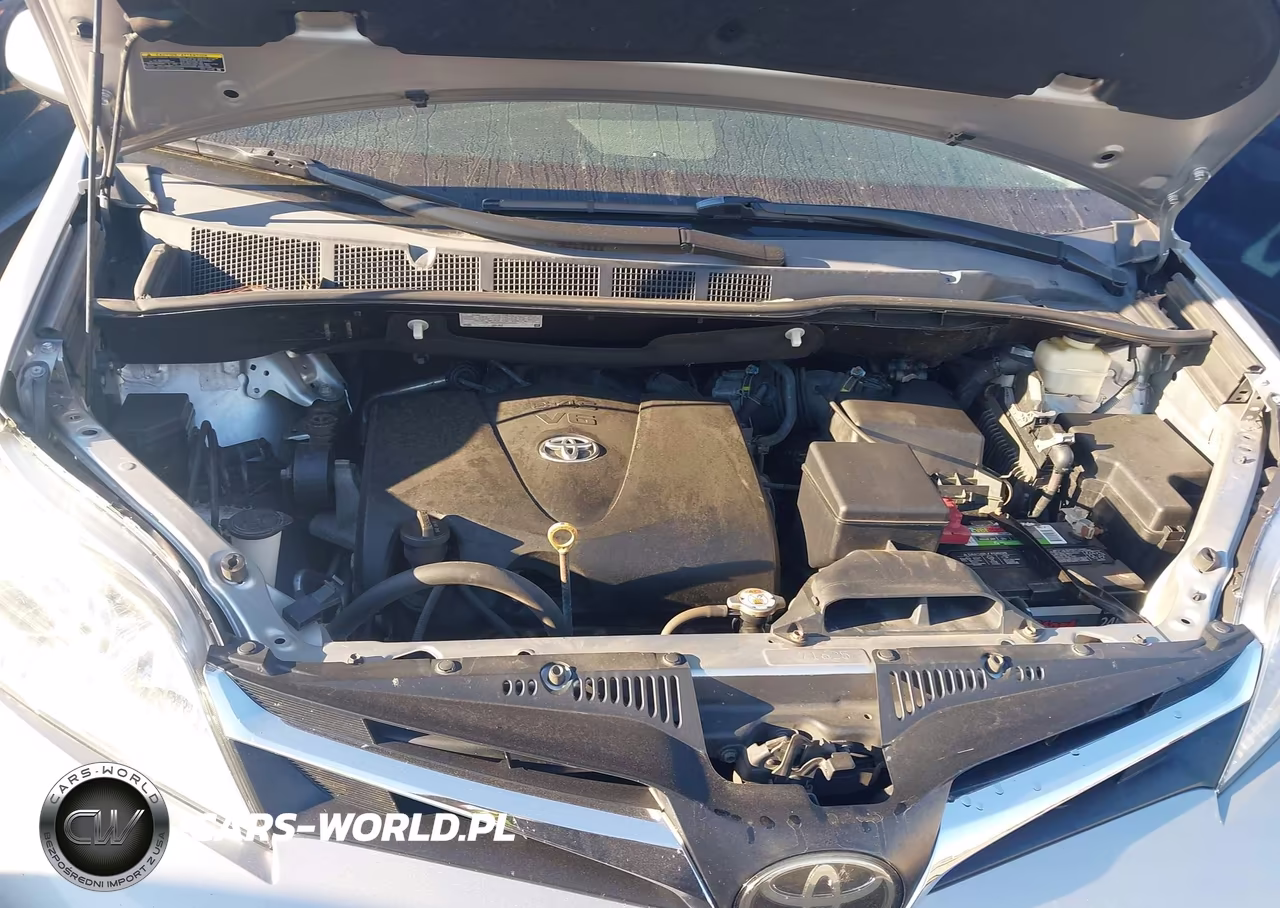 2018 Toyota Sienna Le 8 Passenger VIN:5TDKZ3DCXJS942060 - 10