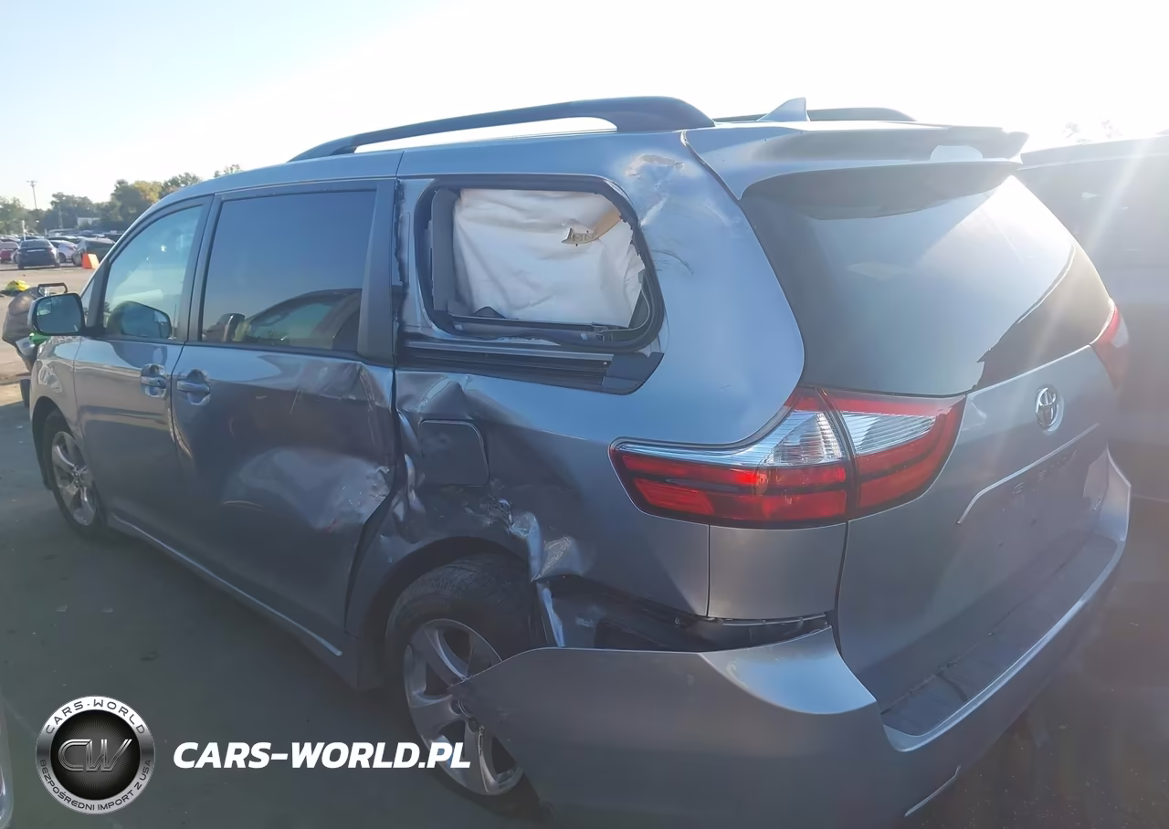 2018 Toyota Sienna Le 8 Passenger VIN:5TDKZ3DCXJS942060 - 14