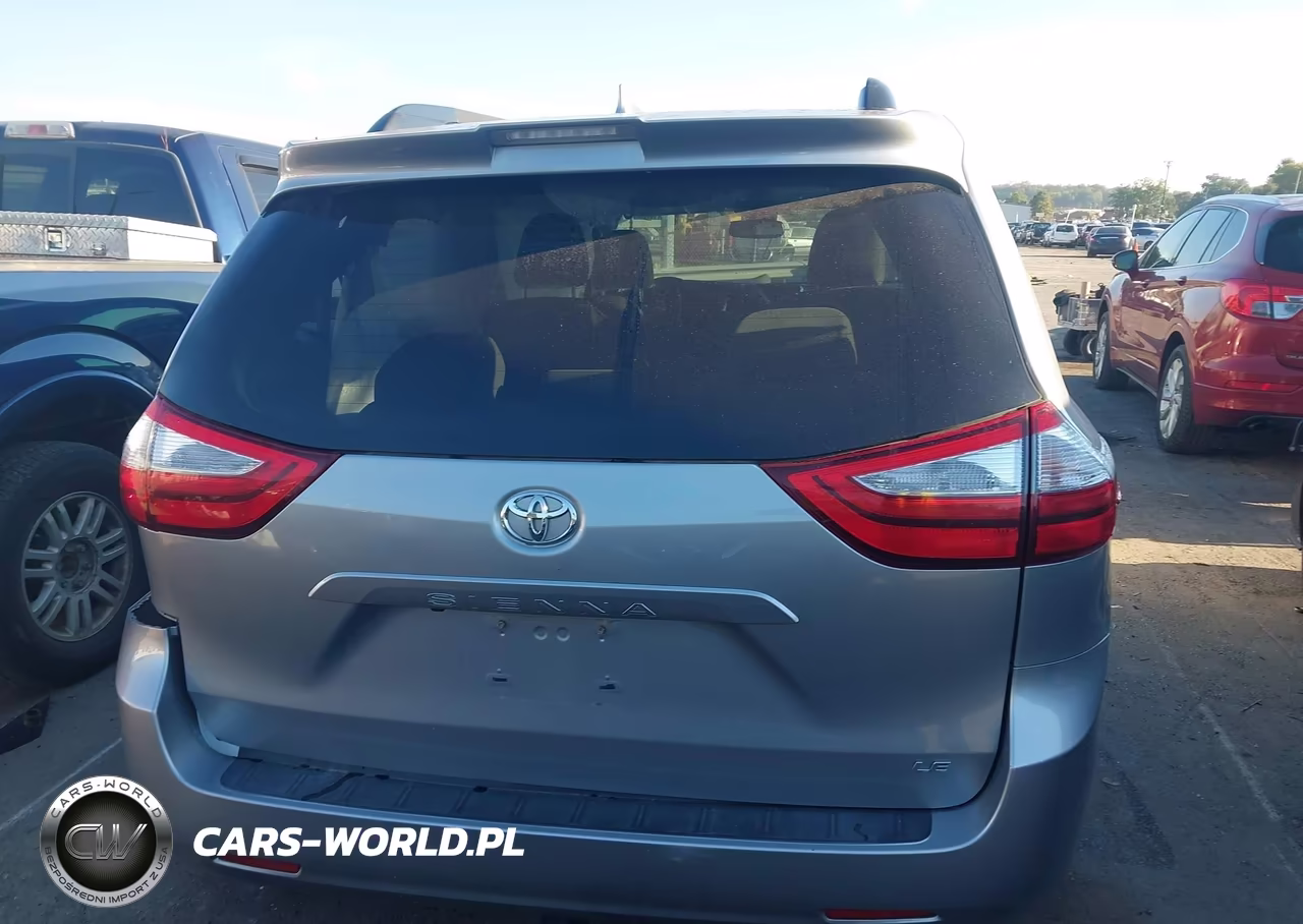 2018 Toyota Sienna Le 8 Passenger VIN:5TDKZ3DCXJS942060 - 16