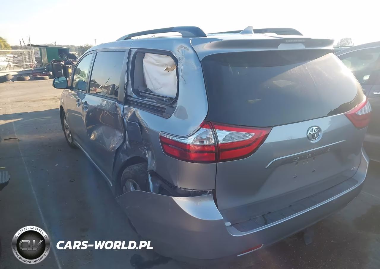 2018 Toyota Sienna Le 8 Passenger VIN:5TDKZ3DCXJS942060 - 3