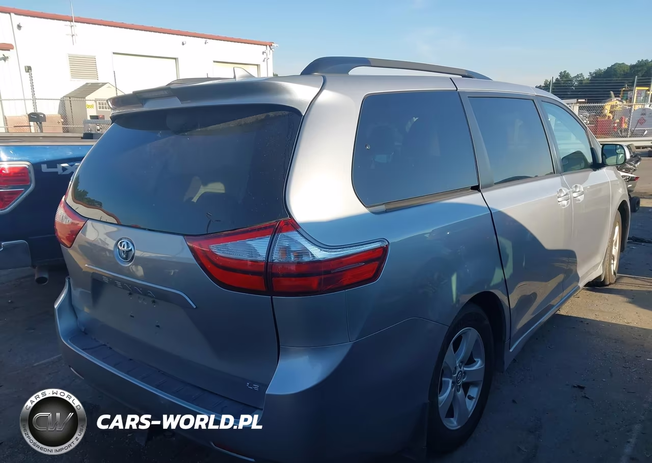 2018 Toyota Sienna Le 8 Passenger VIN:5TDKZ3DCXJS942060 - 4