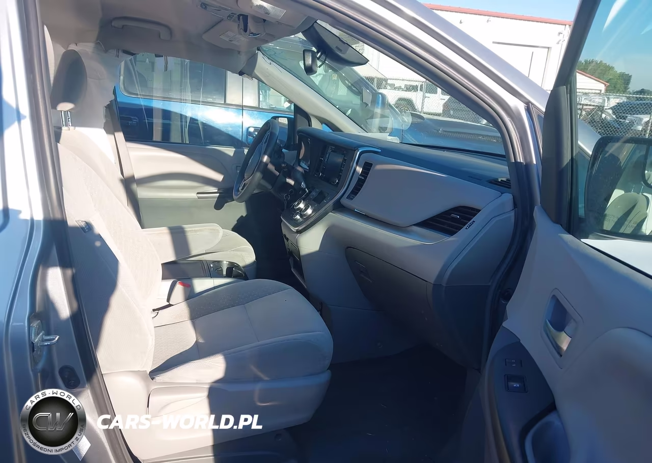 2018 Toyota Sienna Le 8 Passenger VIN:5TDKZ3DCXJS942060 - 5