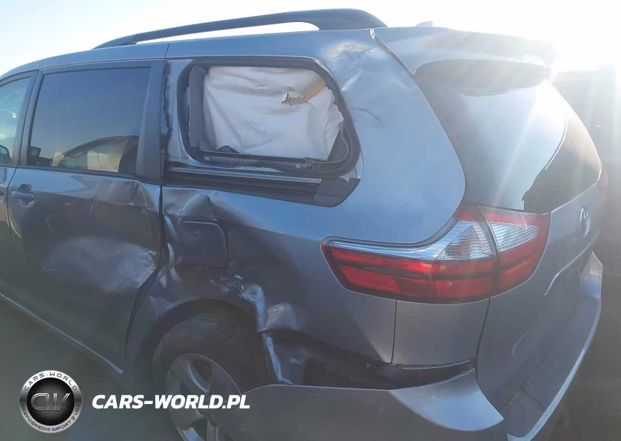2018 Toyota Sienna Le 8 Passenger VIN:5TDKZ3DCXJS942060 - 6
