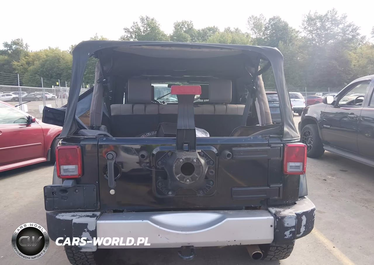 2008 Jeep Wrangler Unlimited Sahara VIN:1J4GA59168L600823 - 16