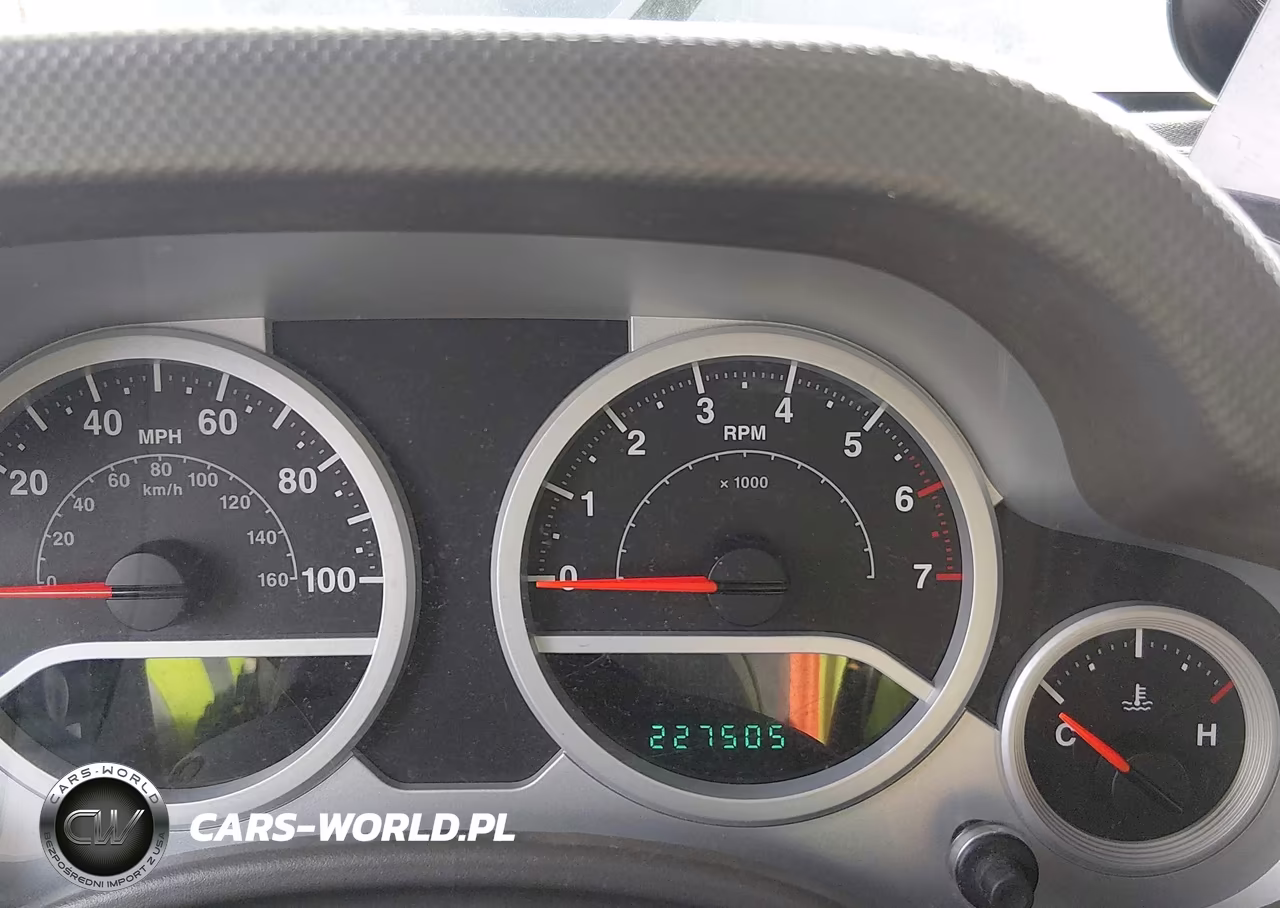 2008 Jeep Wrangler Unlimited Sahara VIN:1J4GA59168L600823 - 7
