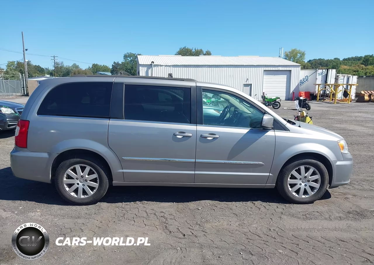 2016 Chrysler Town & Country Touring VIN:2C4RC1BG0GR207437 - 13