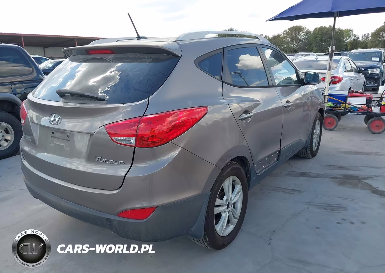 2011 Hyundai Tucson Gls VIN:KM8JU3ACXBU300817 - 4