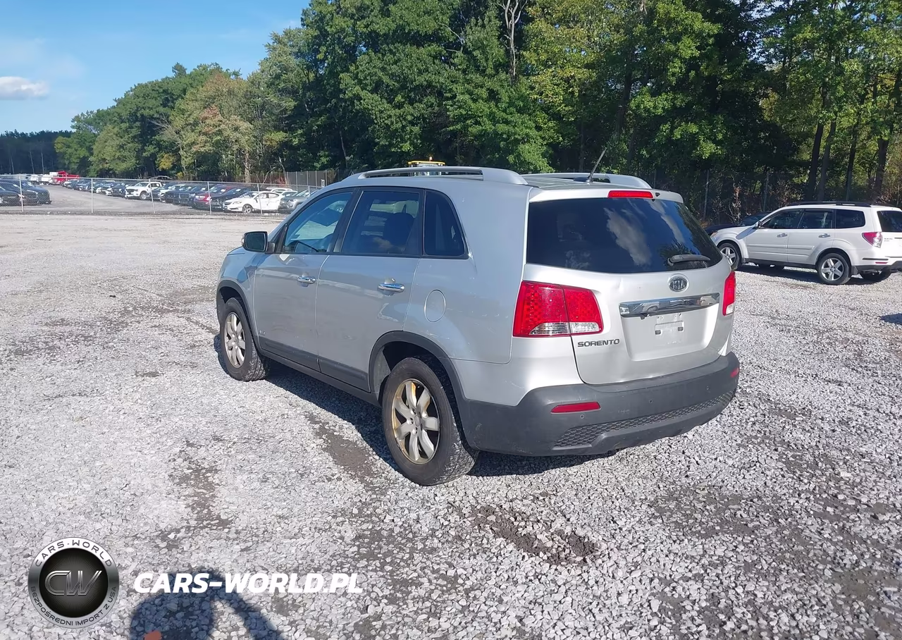2011 Kia Sorento Lx VIN:5XYKT4A12BG048319 - 3