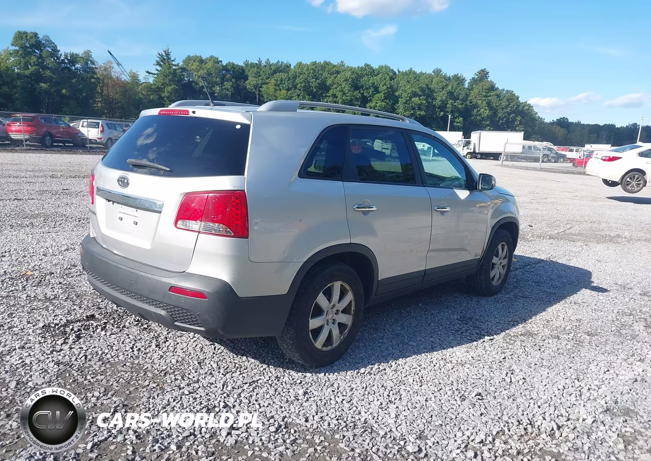 2011 Kia Sorento Lx VIN:5XYKT4A12BG048319 - 4