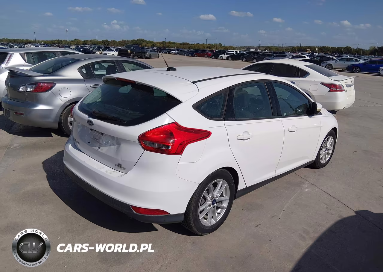 2016 Ford Focus Se VIN:1FADP3K21GL213745 - 4