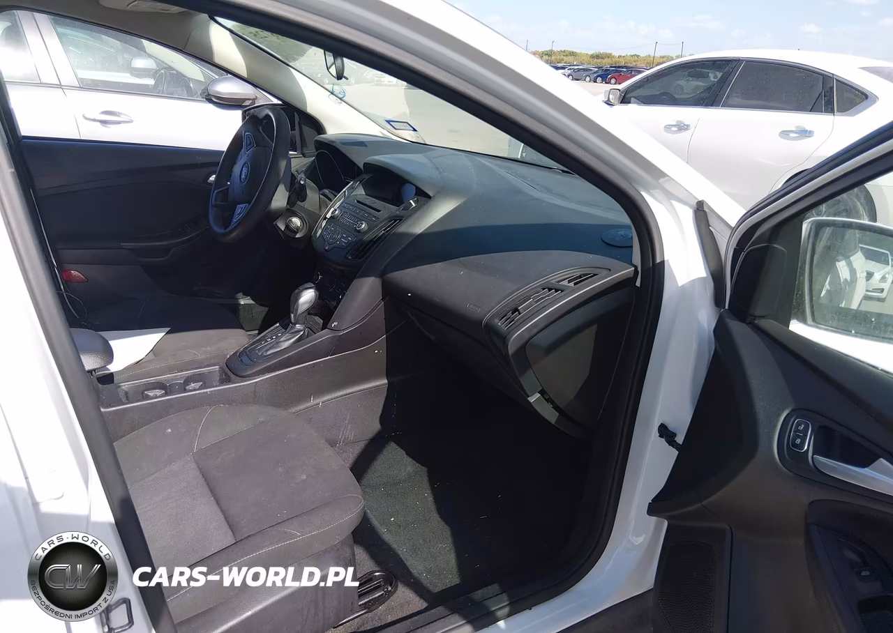 2016 Ford Focus Se VIN:1FADP3K21GL213745 - 5