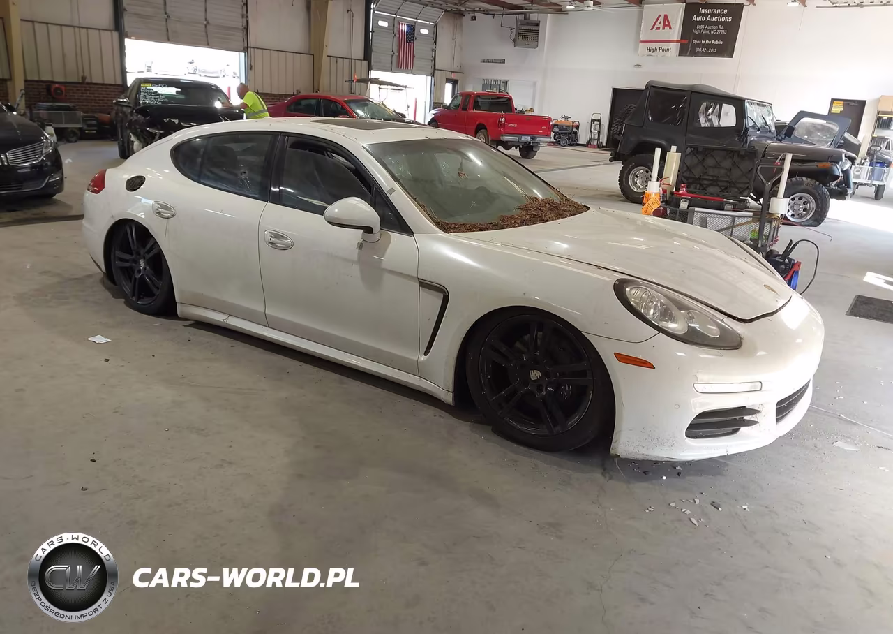 2015 Porsche Panamera 4