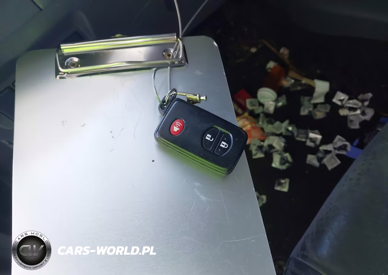 2013 Toyota Prius V Three VIN:JTDZN3EU2D3289392 - 11