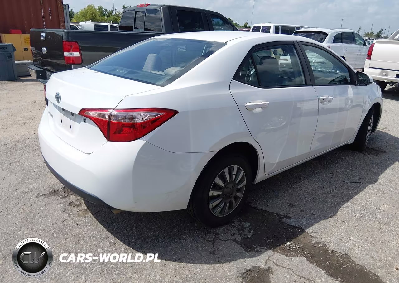2017 Toyota Corolla L VIN:5YFBURHE6HP593754 - 4