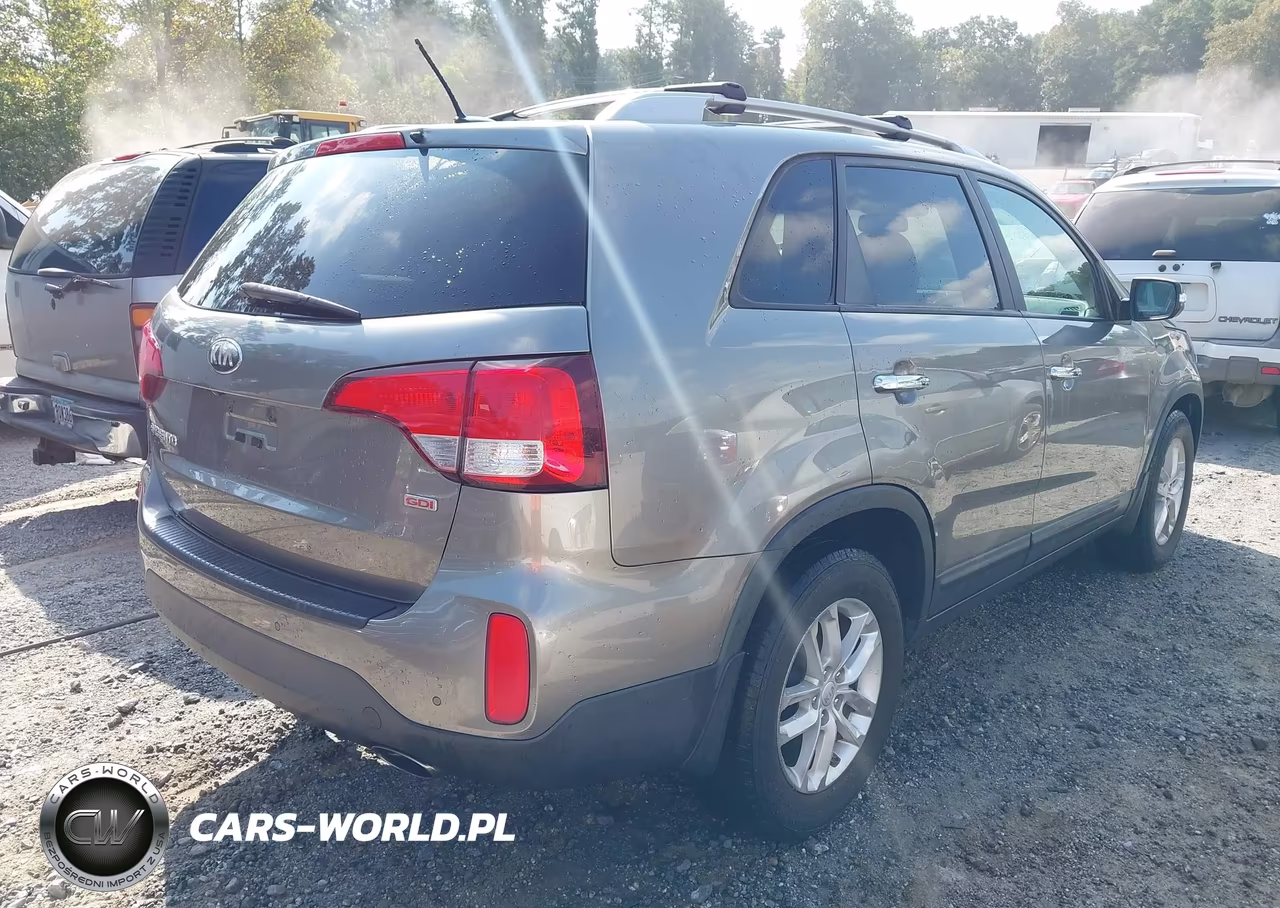 2014 Kia Sorento Lx VIN:5XYKT3A68EG473277 - 4