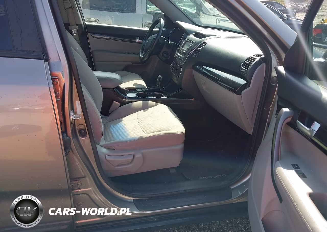 2014 Kia Sorento Lx VIN:5XYKT3A68EG473277 - 5