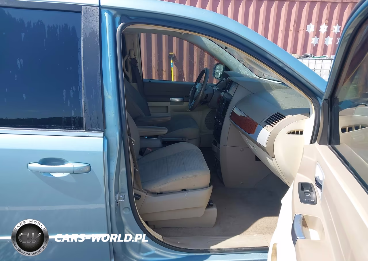 2008 Chrysler Town & Country Touring VIN:2A8HR54P48R115868 - 5