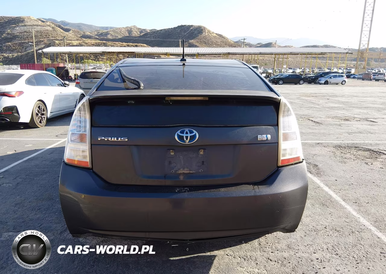 2011 Toyota Prius Two VIN:JTDKN3DU1B0324392 - 16