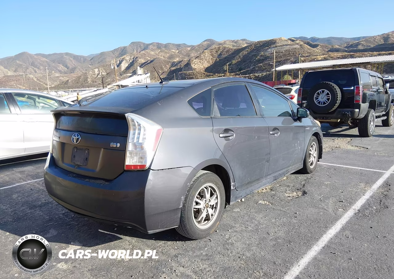2011 Toyota Prius Two VIN:JTDKN3DU1B0324392 - 4