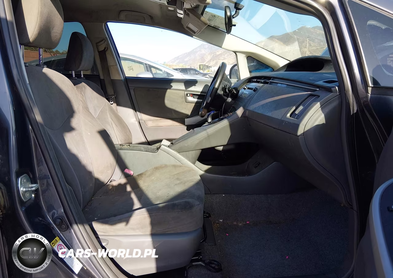 2011 Toyota Prius Two VIN:JTDKN3DU1B0324392 - 5