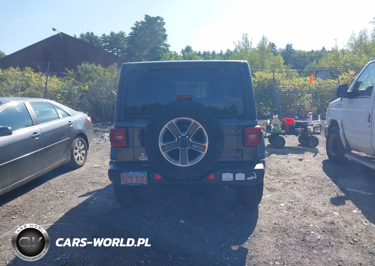 2019 Jeep Wrangler Unlimited Sahara 4X4 VIN:1C4HJXEG2KW531425 - 16