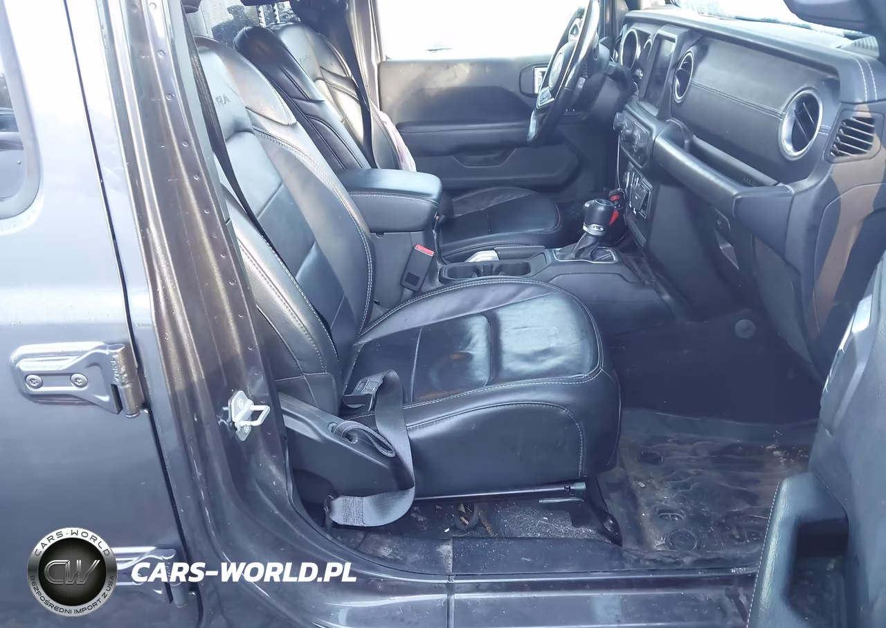 2019 Jeep Wrangler Unlimited Sahara 4X4 VIN:1C4HJXEG2KW531425 - 5