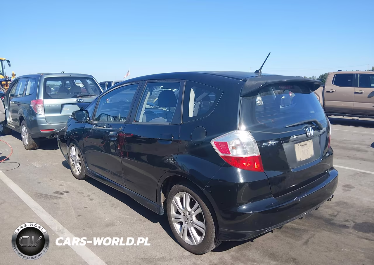 2010 Honda Fit Sport VIN:JHMGE8H40AC007681 - 3
