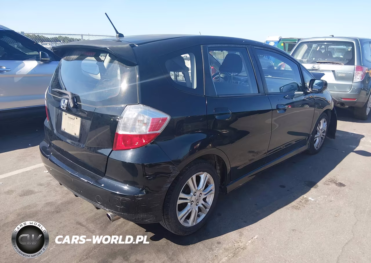 2010 Honda Fit Sport VIN:JHMGE8H40AC007681 - 4