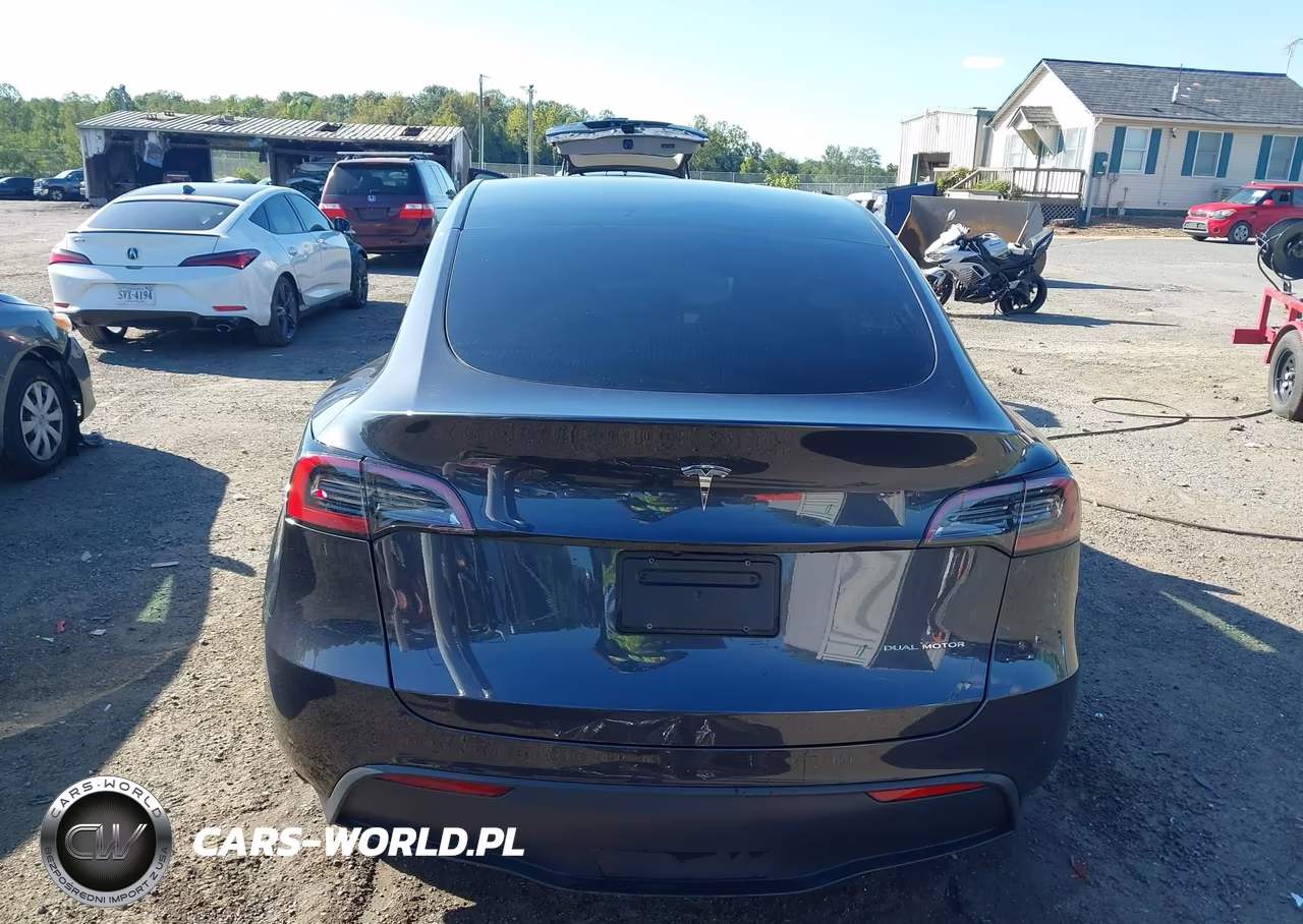 2024 Tesla Model Y Long Range Dual Motor All-Wheel Drive VIN:7SAYGDEE1RA308304 - 17