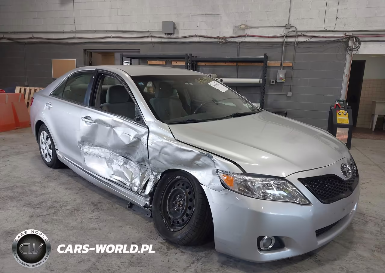 2011 Toyota Camry Le – zdjęcie 1 z 16