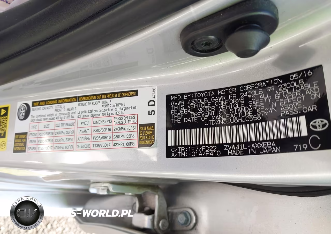 2017 Toyota Prius V Three VIN:JTDZN3EU8HJ055811 - 9