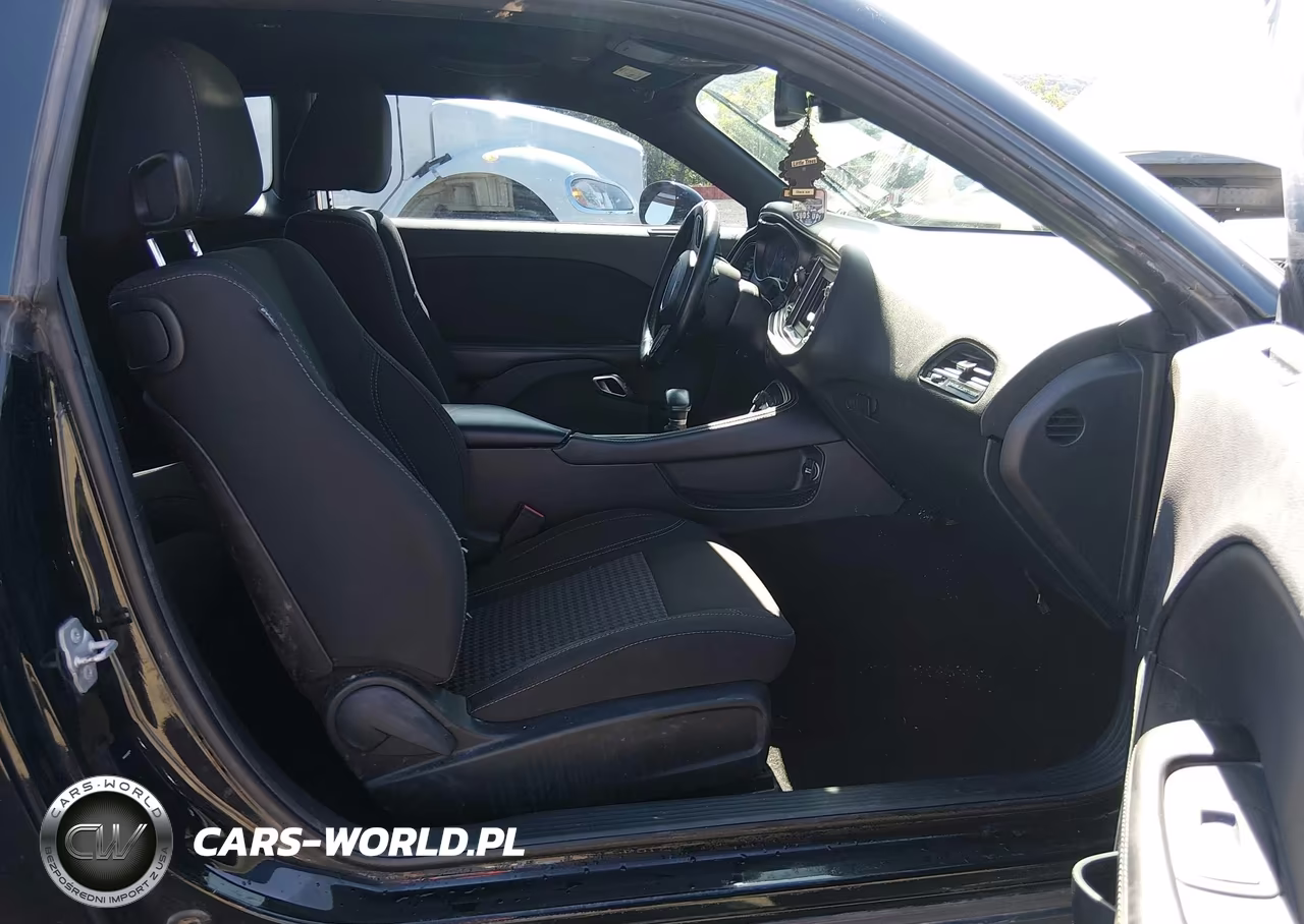 2019 Dodge Challenger Sxt VIN:2C3CDZAG6KH741337 - 5