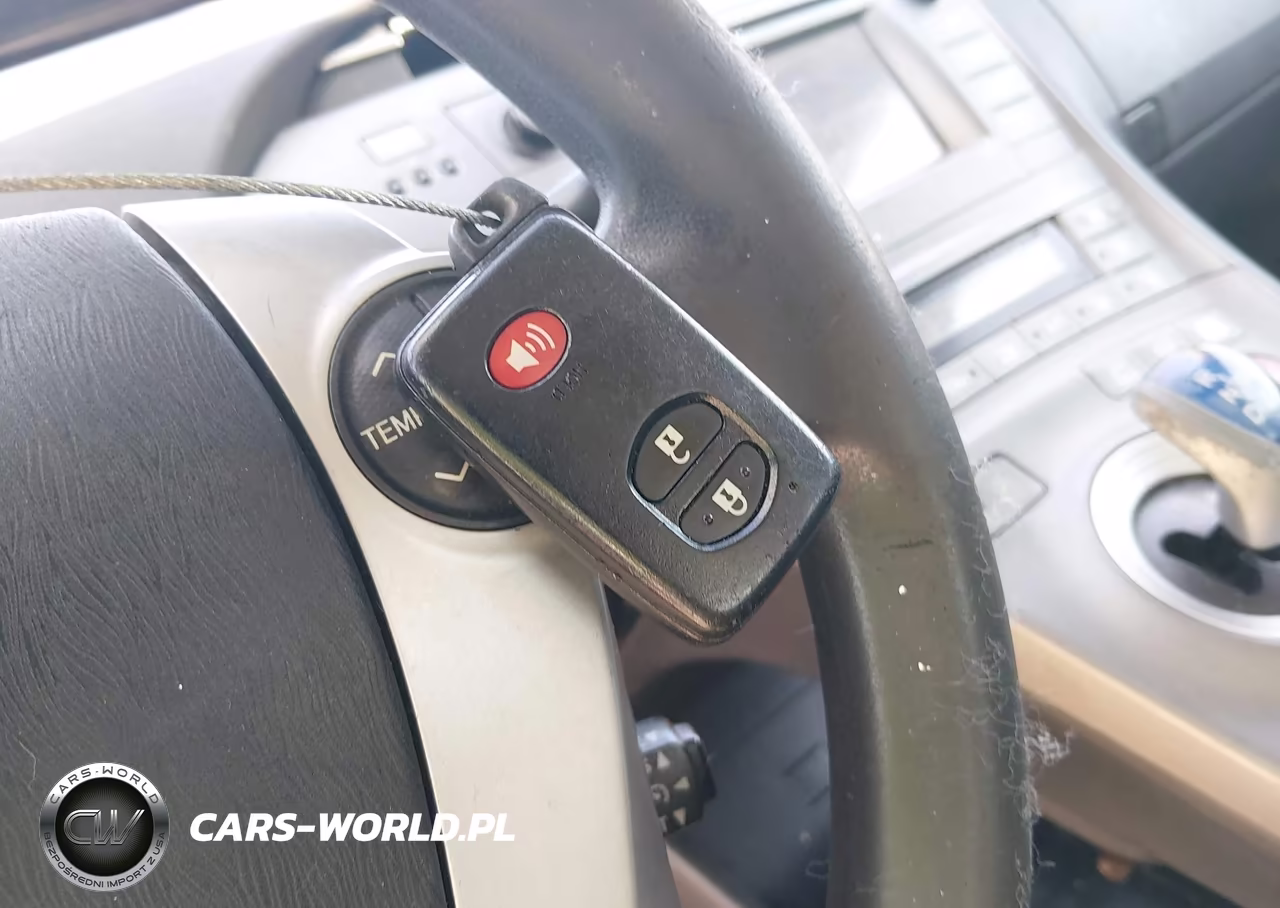 2012 Toyota Prius Two VIN:JTDKN3DU7C1517142 - 11