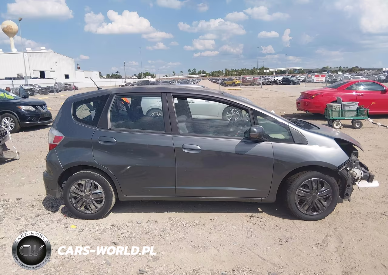 2013 Honda Fit VIN:JHMGE8H31DC016143 - 14