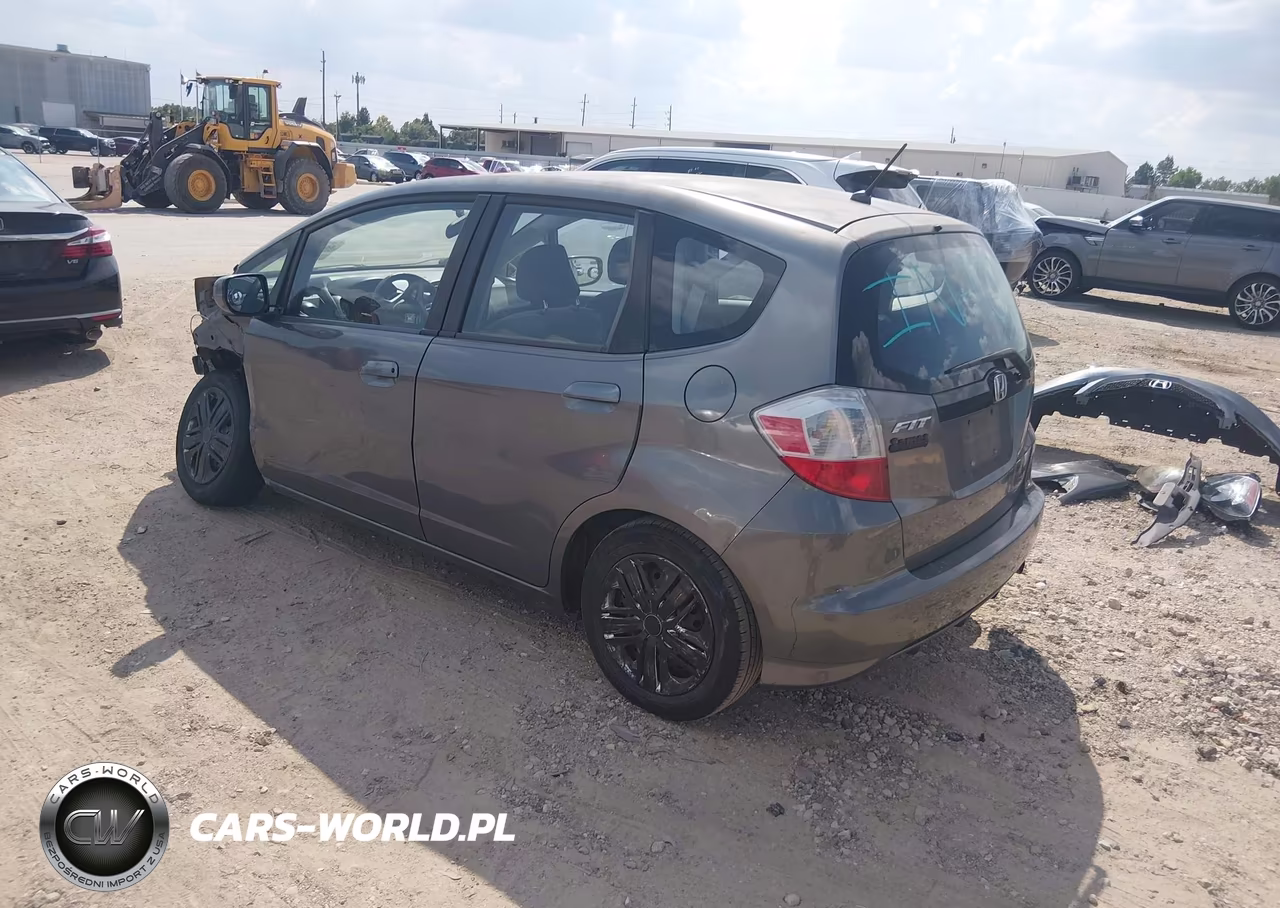 2013 Honda Fit VIN:JHMGE8H31DC016143 - 3