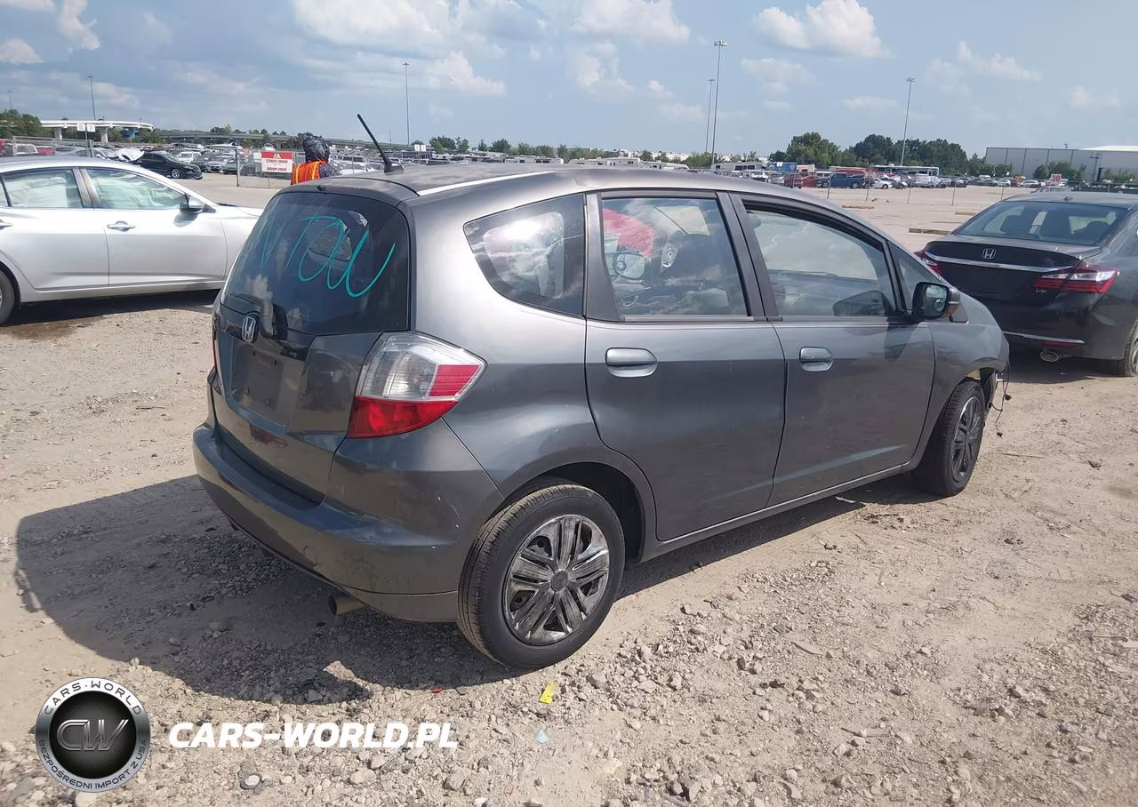 2013 Honda Fit VIN:JHMGE8H31DC016143 - 4