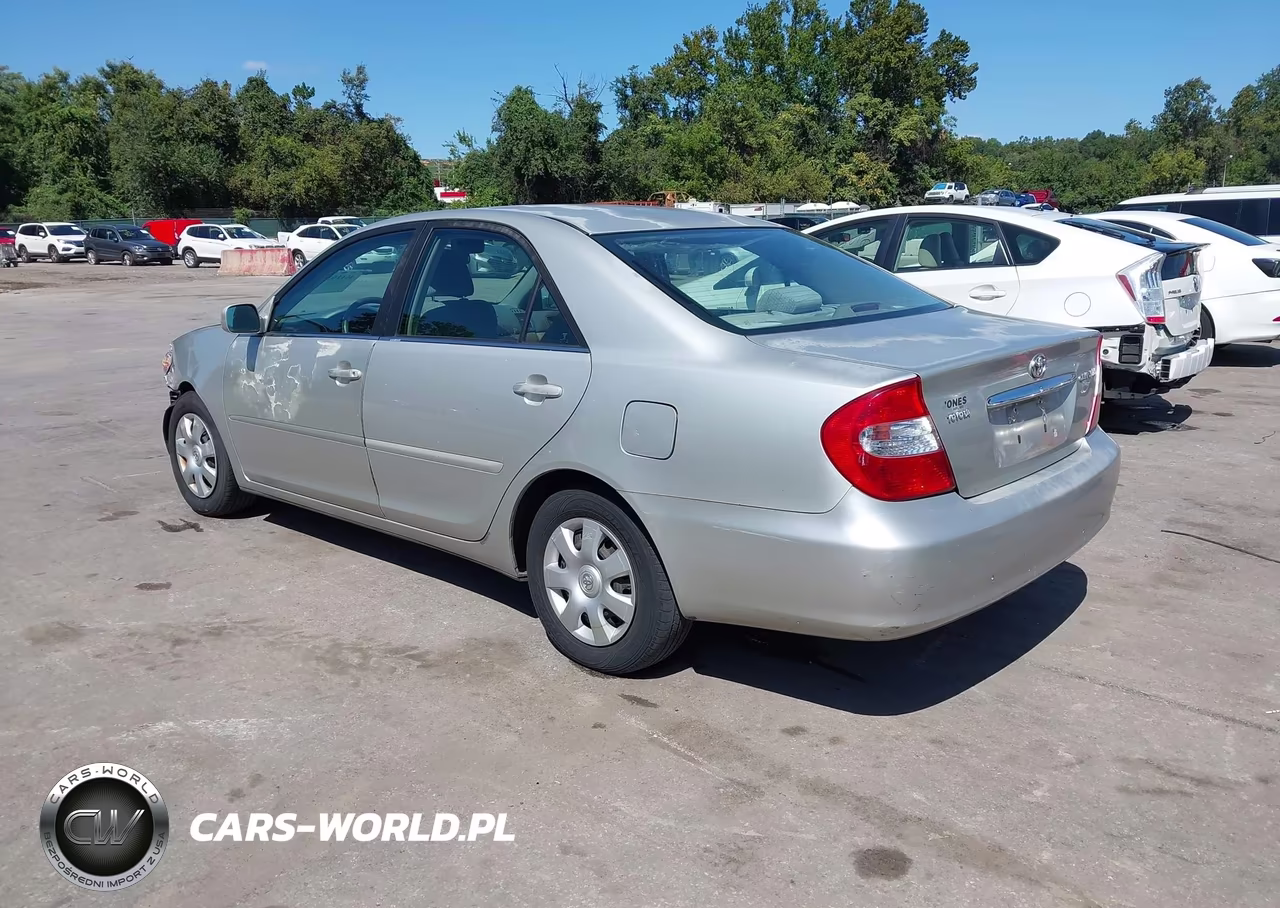 2003 Toyota Camry Le VIN:4T1BE32K33U135427 - 3