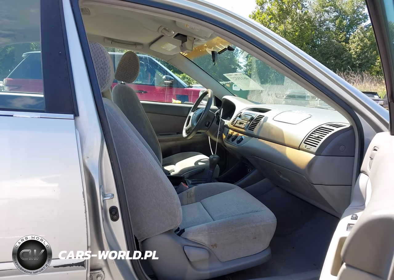 2003 Toyota Camry Le VIN:4T1BE32K33U135427 - 5