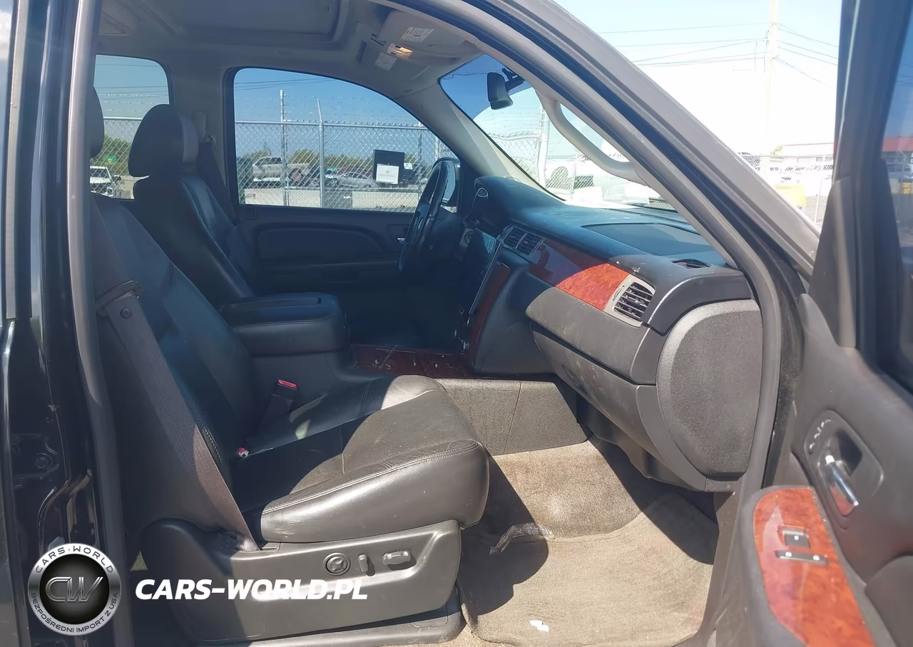 2009 Chevrolet Suburban 1500 Ltz VIN:1GNFC36J99R255815 - 5