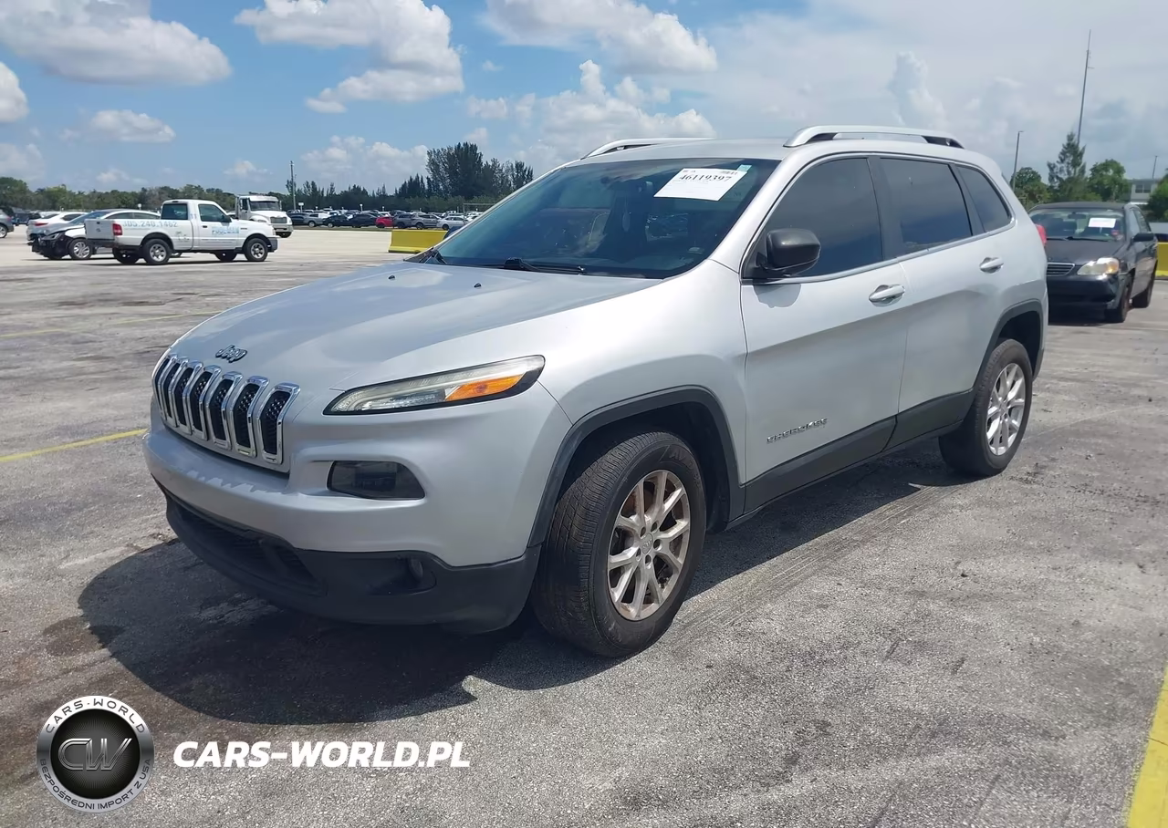 2015 Jeep Cherokee Latitude VIN:1C4PJLCB7FW627438 - 2