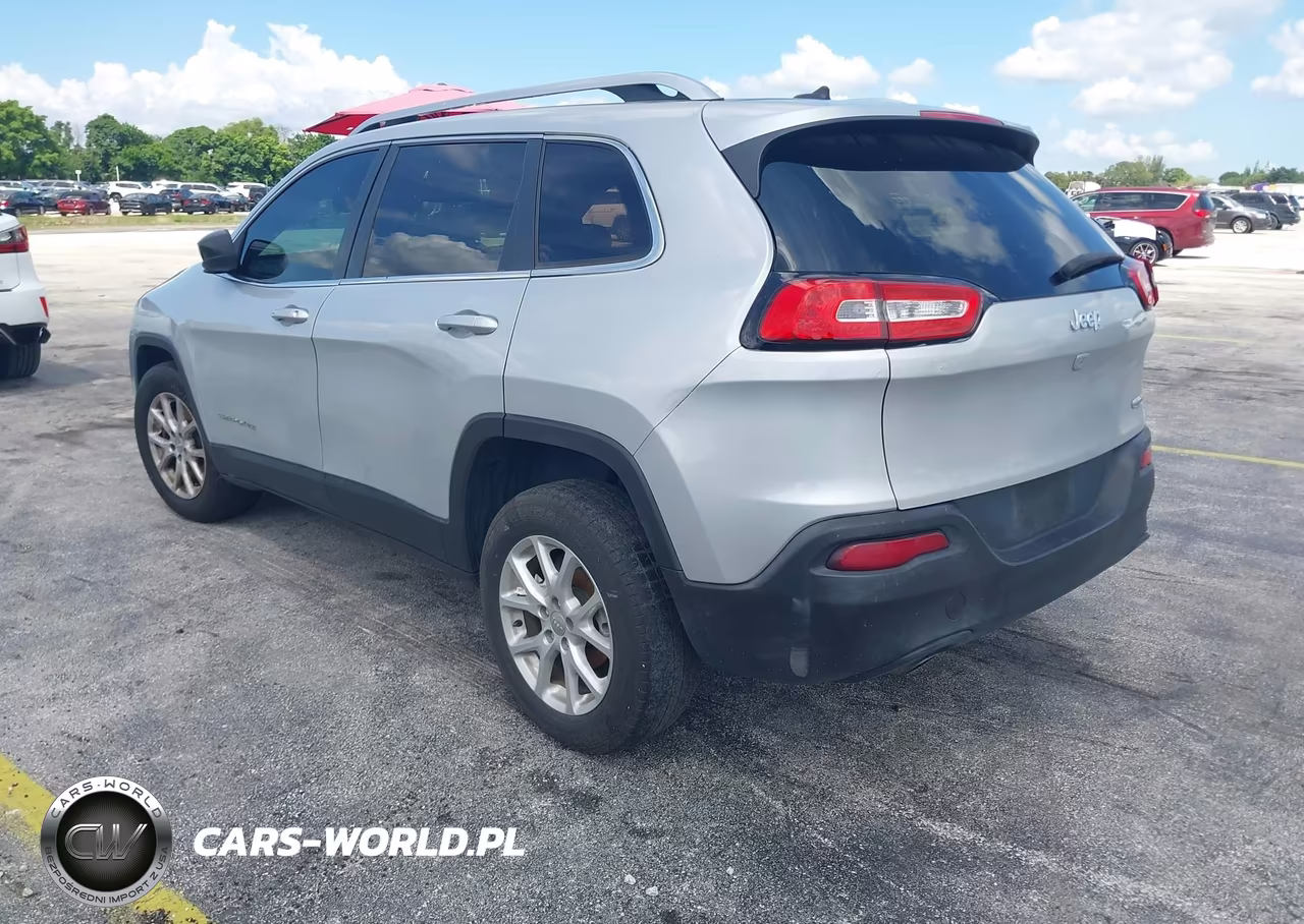 2015 Jeep Cherokee Latitude VIN:1C4PJLCB7FW627438 - 3