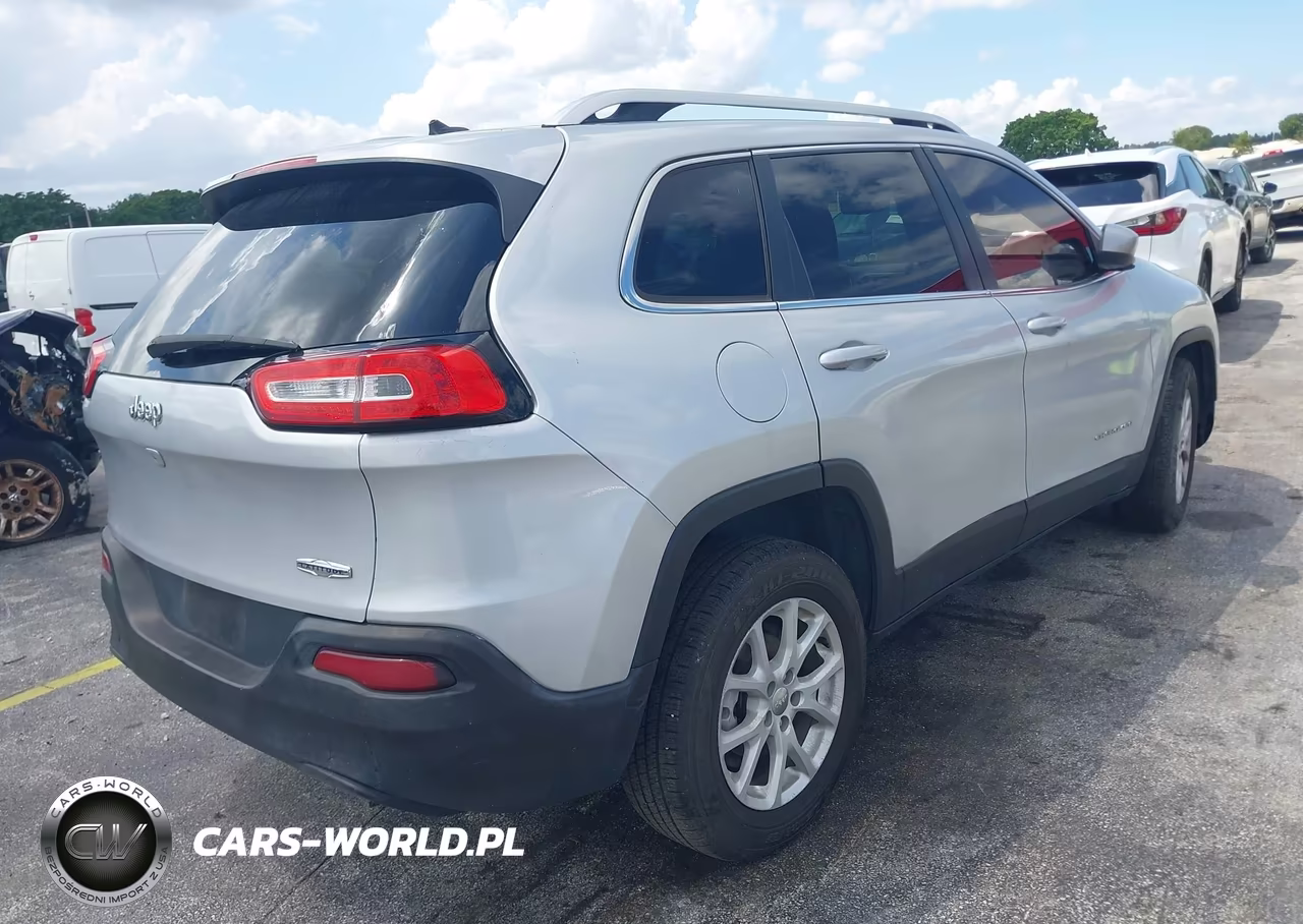 2015 Jeep Cherokee Latitude VIN:1C4PJLCB7FW627438 - 4