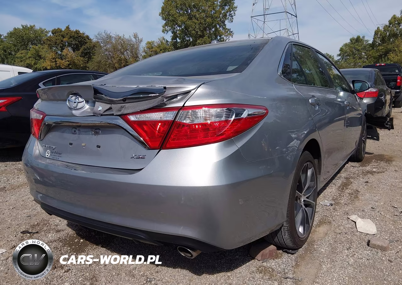 2015 Toyota Camry Xse VIN:4T1BF1FK5FU876999 - 4