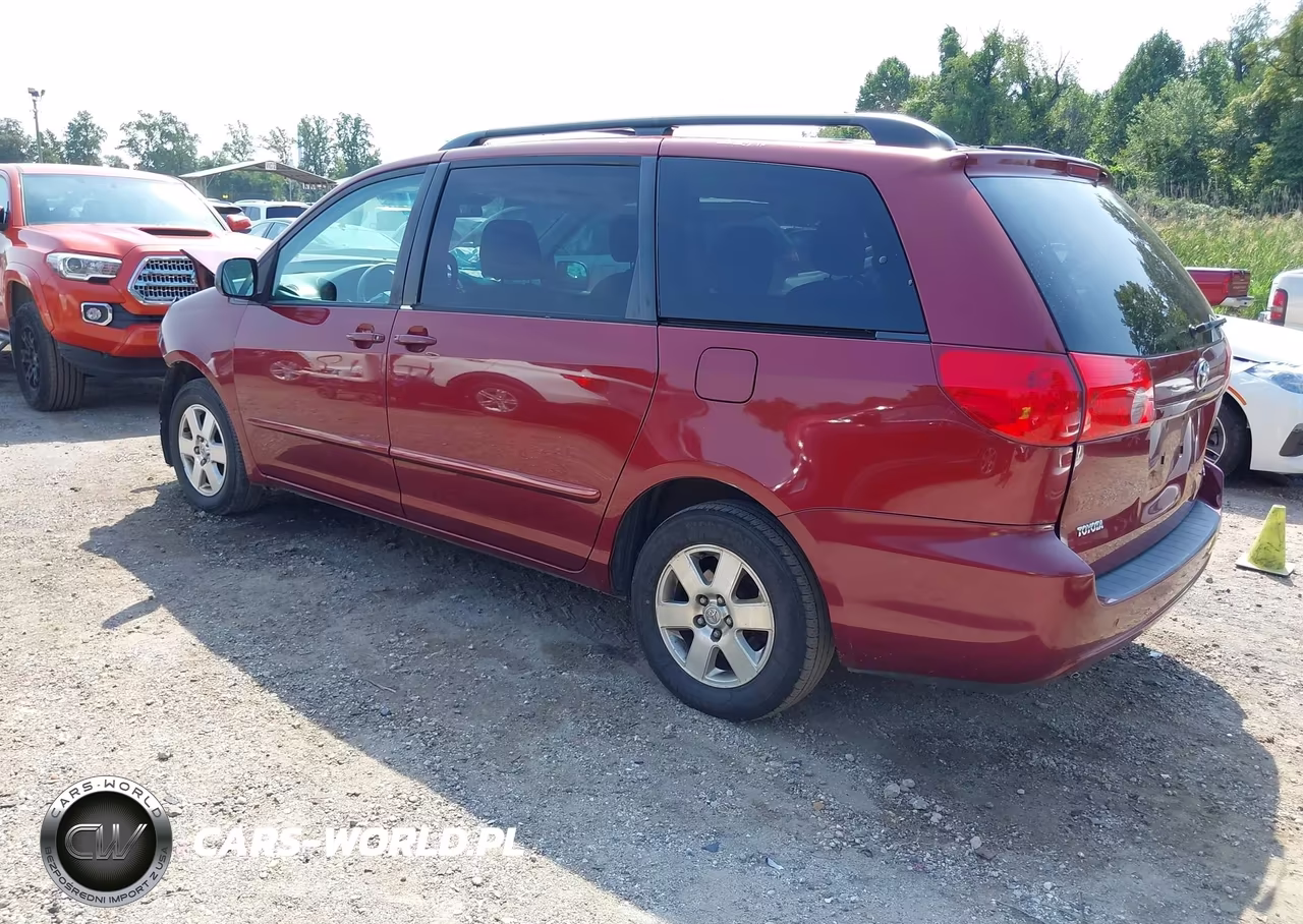2010 Toyota Sienna Le VIN:5TDKK4CC8AS343203 - 3