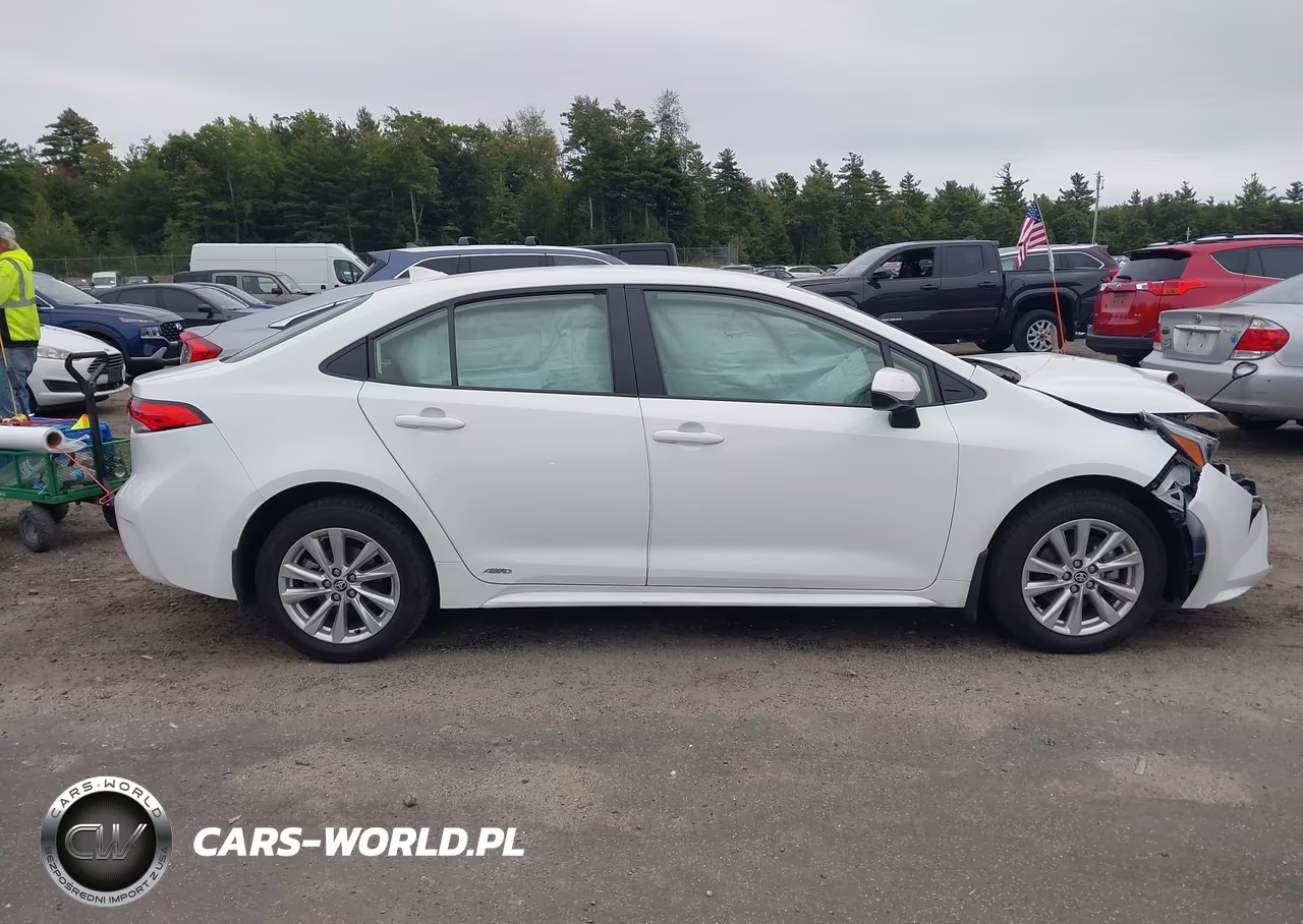 2025 Toyota Corolla Hybrid Le VIN:JTDBDMHE9SJ011631 - 13