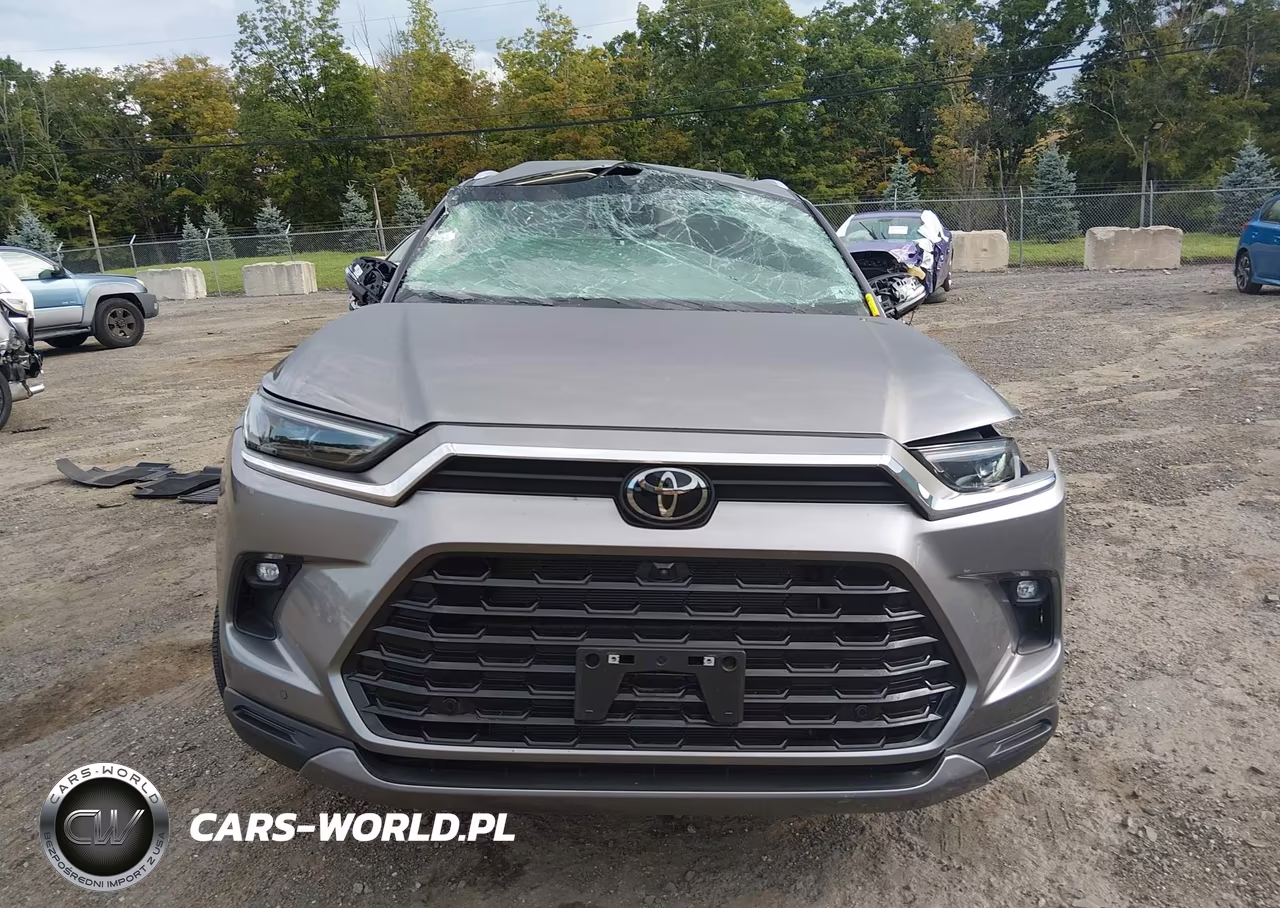 2025 Toyota Grand Highlander Platinum VIN:5TDAAAB59SS083248 - 13