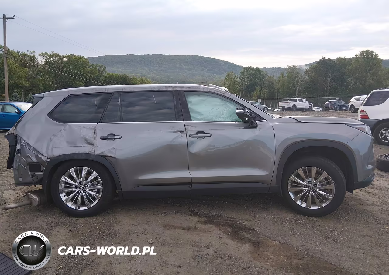 2025 Toyota Grand Highlander Platinum VIN:5TDAAAB59SS083248 - 14
